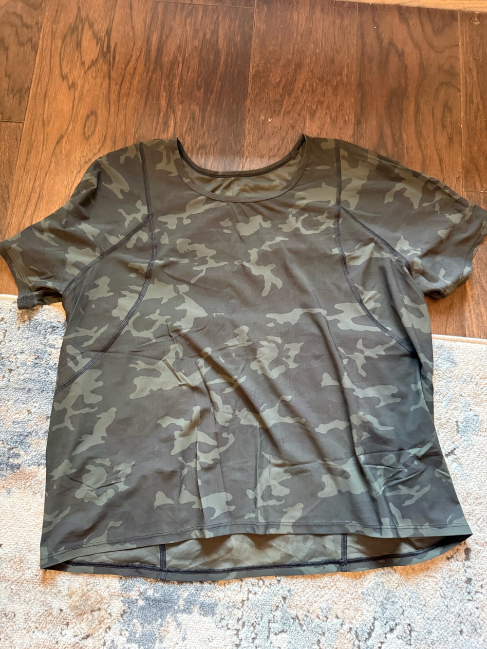 lululemon athletica Women's Camo Short Sleeve Tee - Olive Green
